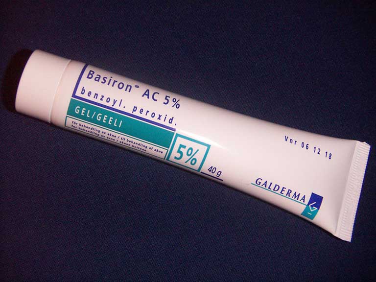 Thuốc bôi chứa thành phần Benzoyl peroxide trị mụn bọc, mụn mủ