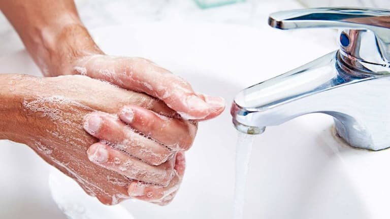 Rửa tay quá nhiều cũng là nguyên nhân gây bệnh