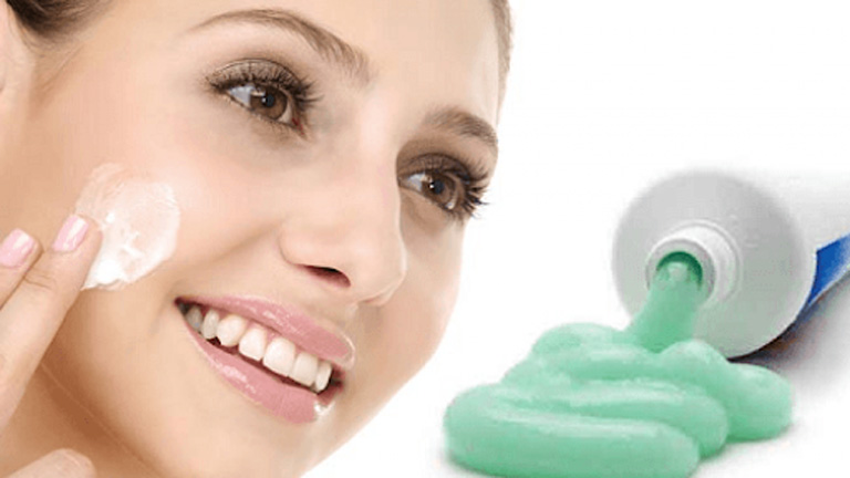 Kem đánh răng có tác dụng kháng khuẩn, xẹp mụn bọc