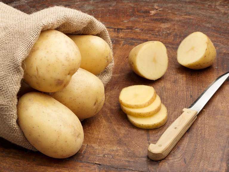 Không thể không nhắc đến khoai tây trong trị mụn