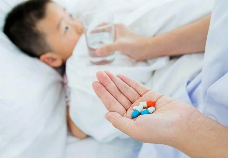 Dùng thuốc trị mề đay cho trẻ em như thế nào là vấn đề được mọi bố mẹ quan tâm