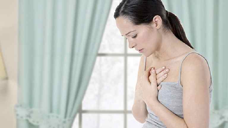 Khó thở là biến chứng thường gặp nếu bị nổi mề đay khi trời lạnh