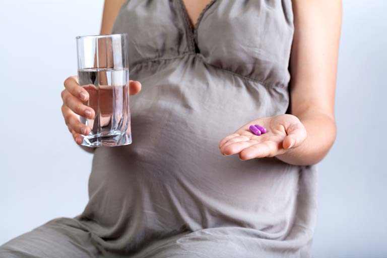 Phụ nữ mang thai nếu uống thuốc cần tham khảo chỉ định của bác sĩ
