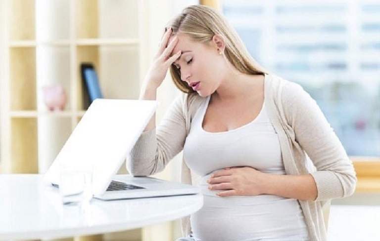 Stress, căng thẳng khi mang thai là một trong những nguyên nhân gây nổi mề đay khi mang thai