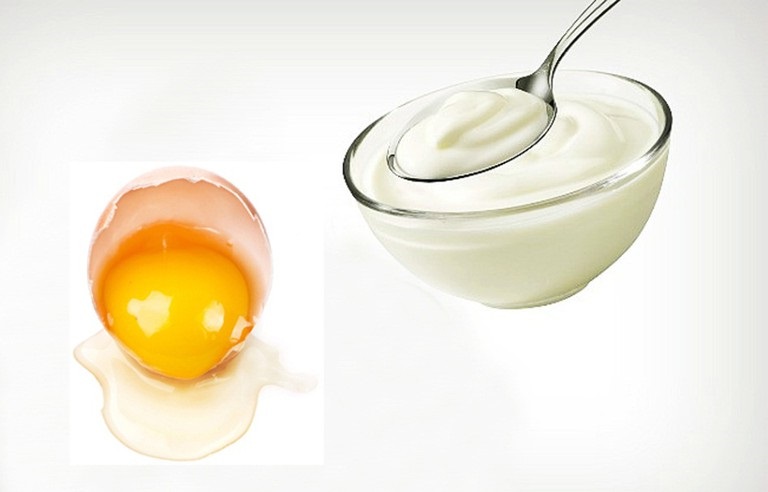 Cách trị mụn bằng trứng gà và sữa chua không đường