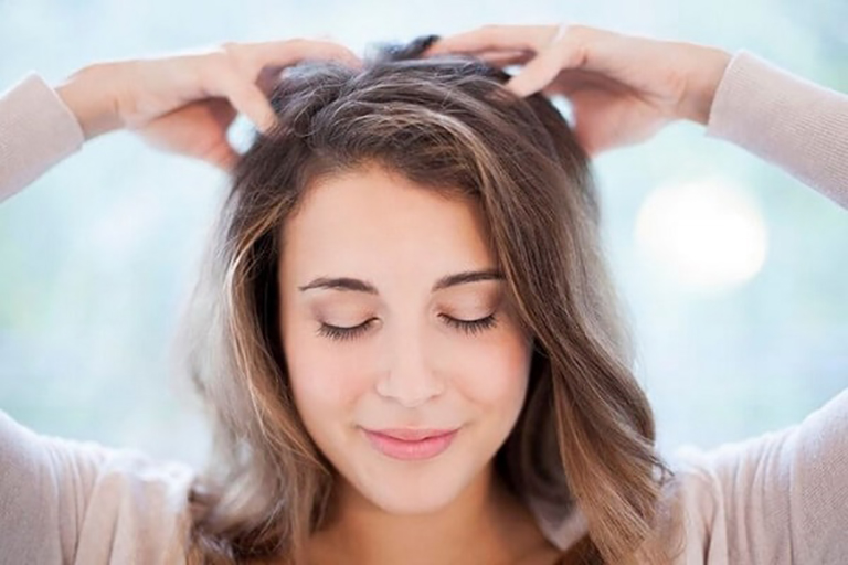 Massage da đầu làm giảm tình trạng rụng tóc và giúp đầu óc minh mẫn, sảng khoái hơn