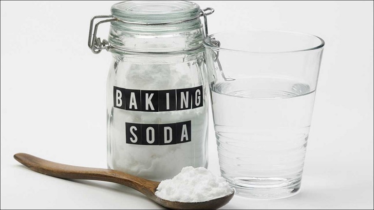 Baking soda được khá nhiều người dùng kết hợp với kem đánh răng