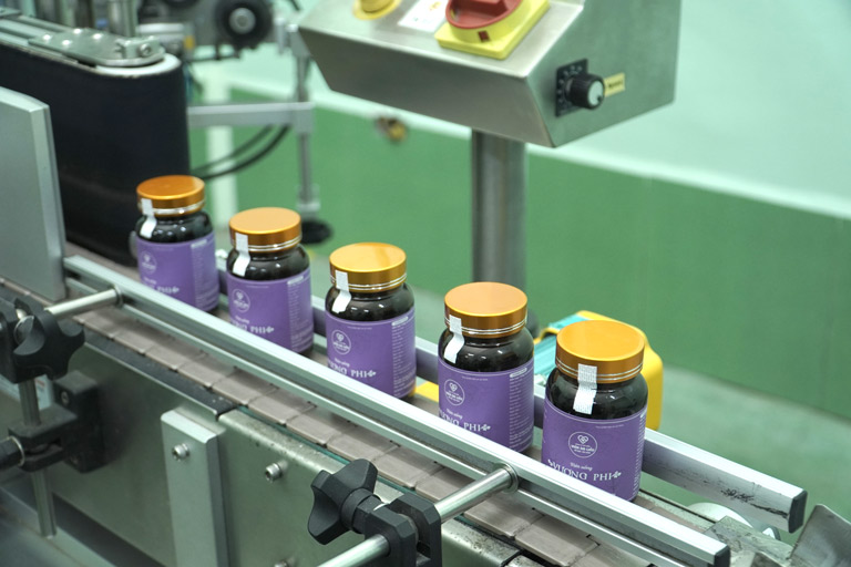 Quy trình sản xuất tại Trung tâm Da liễu Đông y Việt Nam được Bộ Y tế chứng nhận về chất lượng