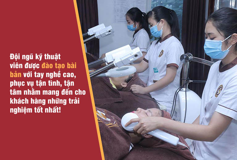 Người bệnh được chăm sóc da tại Trung tâm Da liễu Đông y Việt Nam