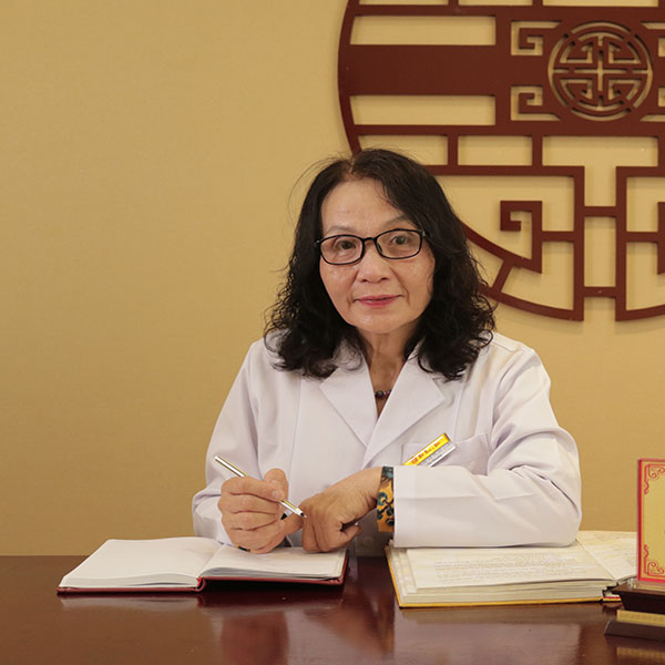 Thầy thuốc ưu tú, bác sĩ Lê Phương - hơn 40 năm kinh nghiệm trong lĩnh vực Y học cổ truyền