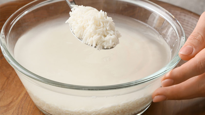 Rửa mặt trực tiếp với nước vo gạo nguyên chất được nhiều người ưa chuộng