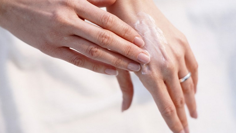 Chăm sóc da tay hàng ngày giúp làm chậm quá trình lão hóa, dưỡng da mềm mại