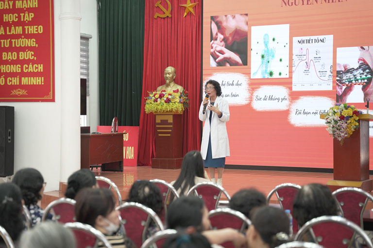 Bác sĩ Lê Phương giải đáp về từng thắc mắc cụ thể của khách mời