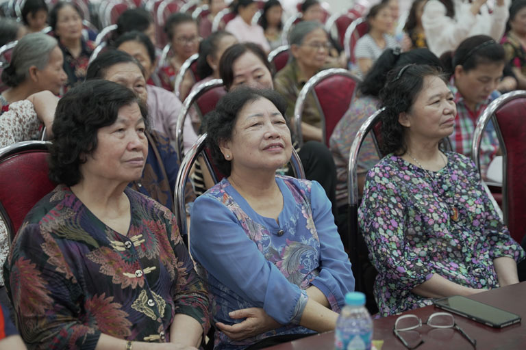 Buổi hội thảo nhận được sự quan tâm của đông đảo thành viên hội phụ nữ phường Quan Hoa