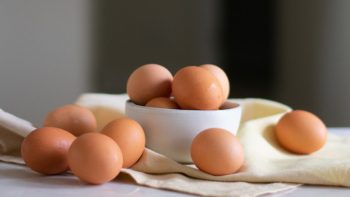 Top 15 Cách Làm Đẹp Da Mặt Bằng Trứng Gà Tại Nhà Dễ Nhất