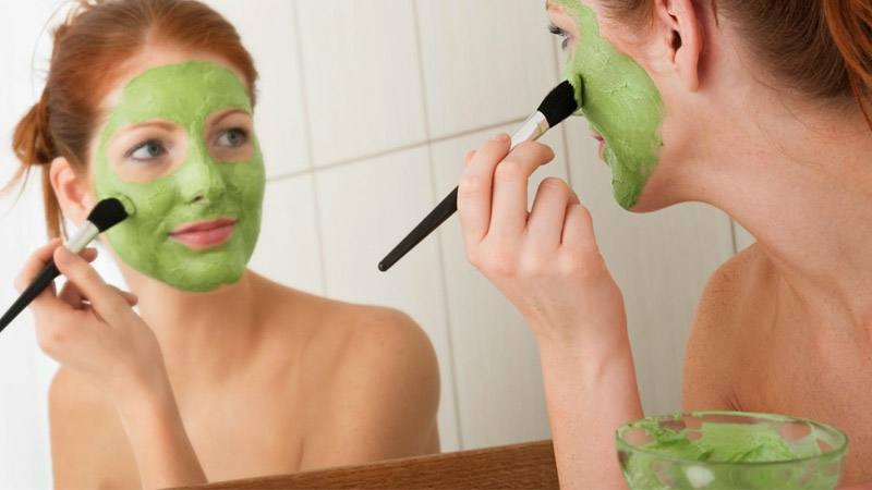 Sử dụng mặt nạ giảm bã nhờn rất tốt khi chăm sóc da mụn ẩn